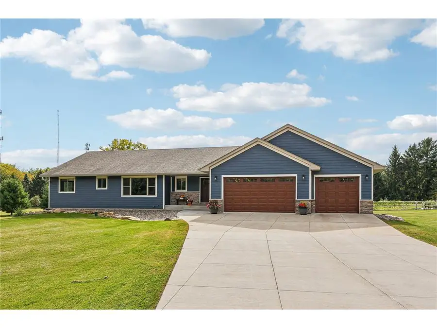 23 Hilltop Road, Houlton, WI 54082 - #2