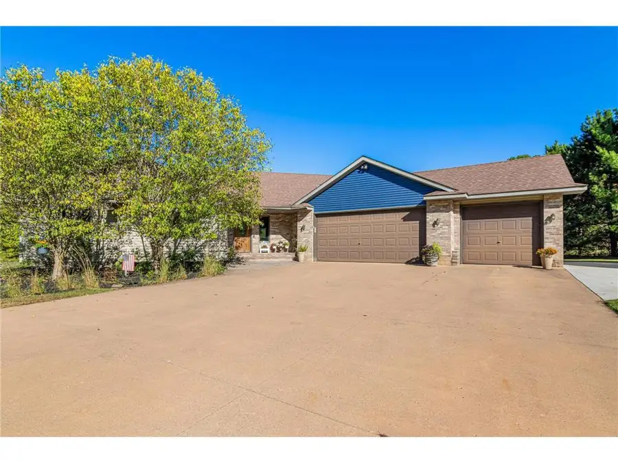 408 Johnson Drive, Hudson, WI 54016 - #3