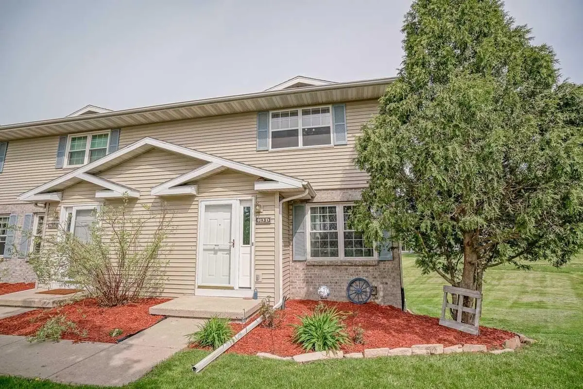 913 N Clover Ln #D, Campbellsport, WI 53527 - Image #1