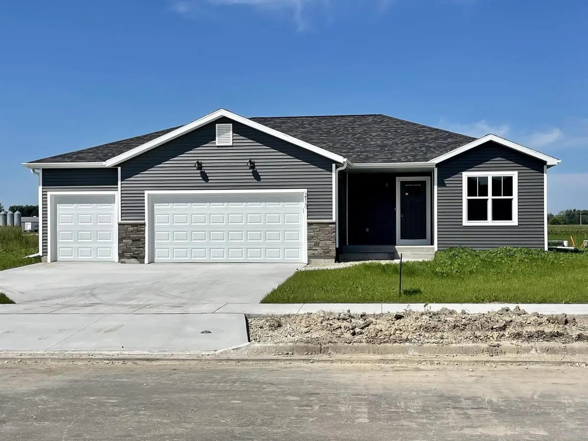 213 N Taft Ave, Oconomowoc, WI 53549 - Image #1