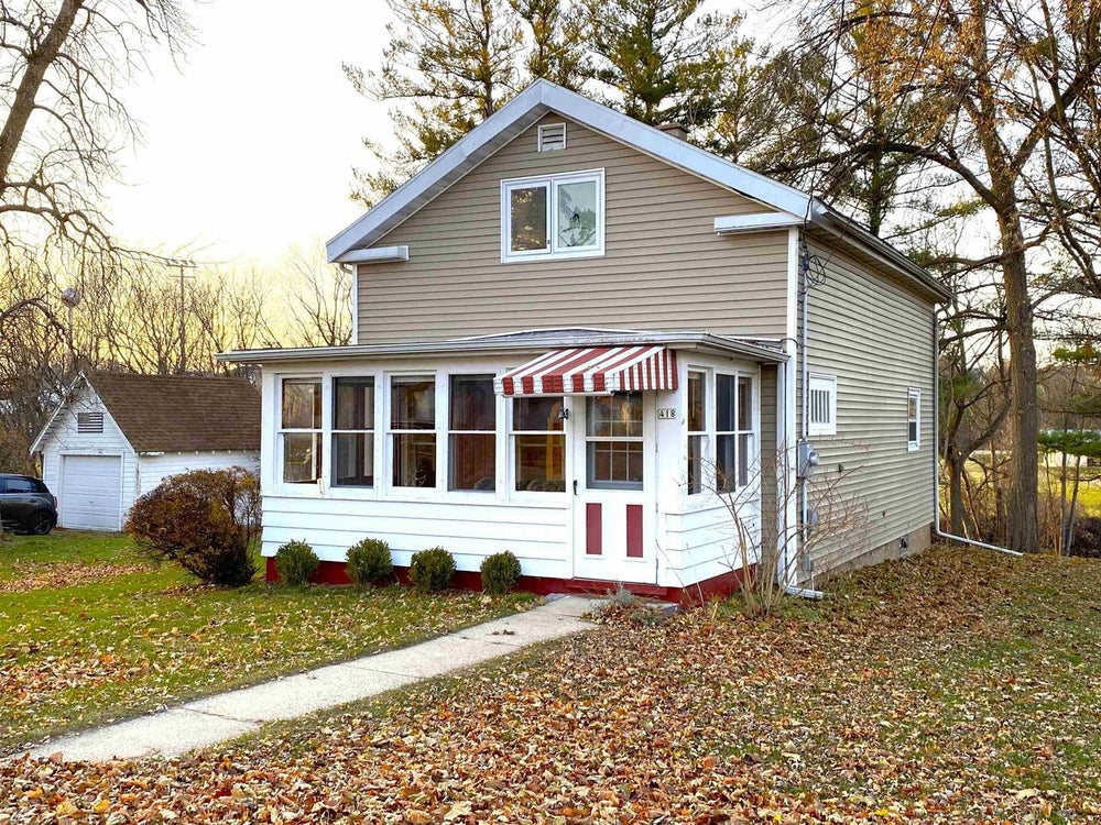 418 N Main Street, Fall River, WI 53932 BHGRE