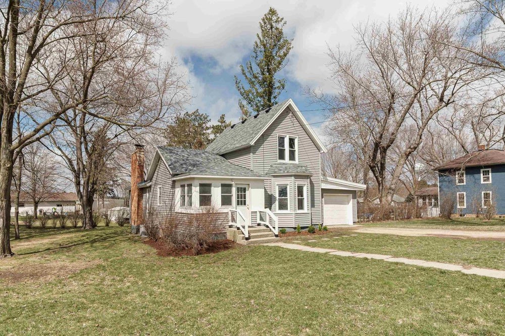 313 S Main Street, Pardeeville, WI 53954 BHGRE