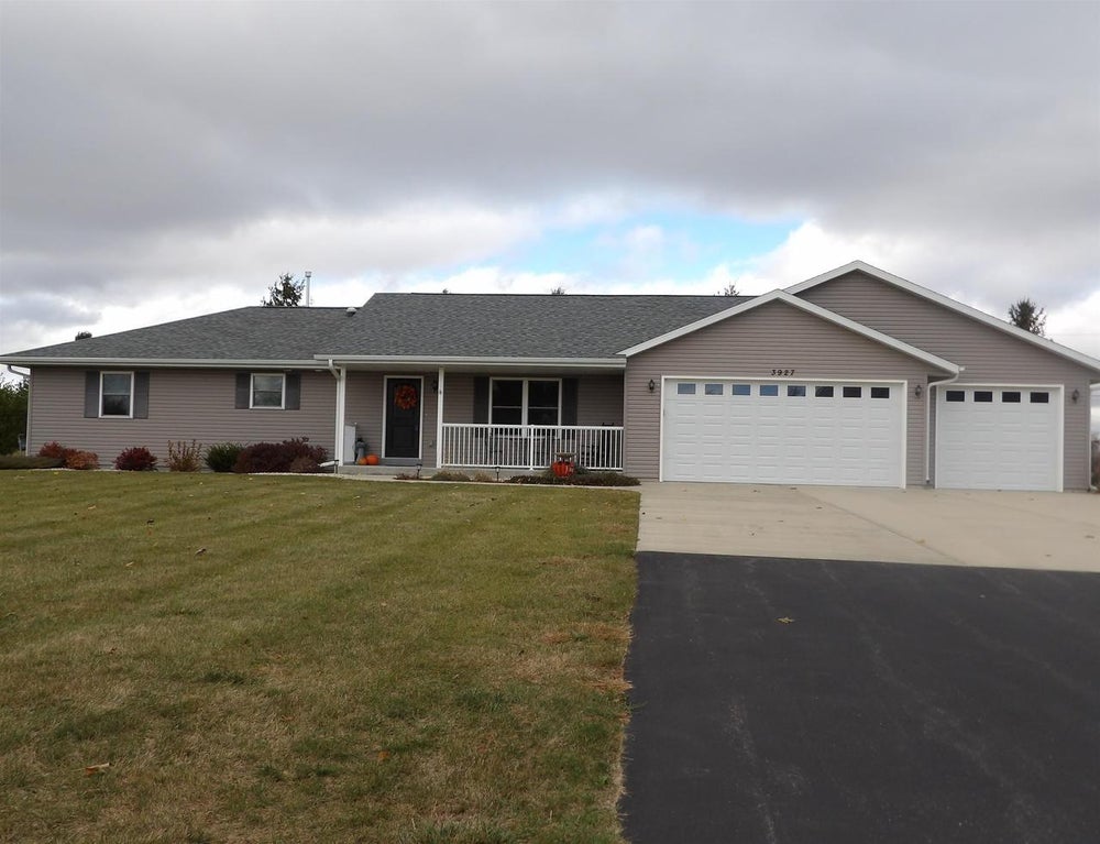 3927 N Harvest View Drive, Janesville, WI 53548 BHGRE