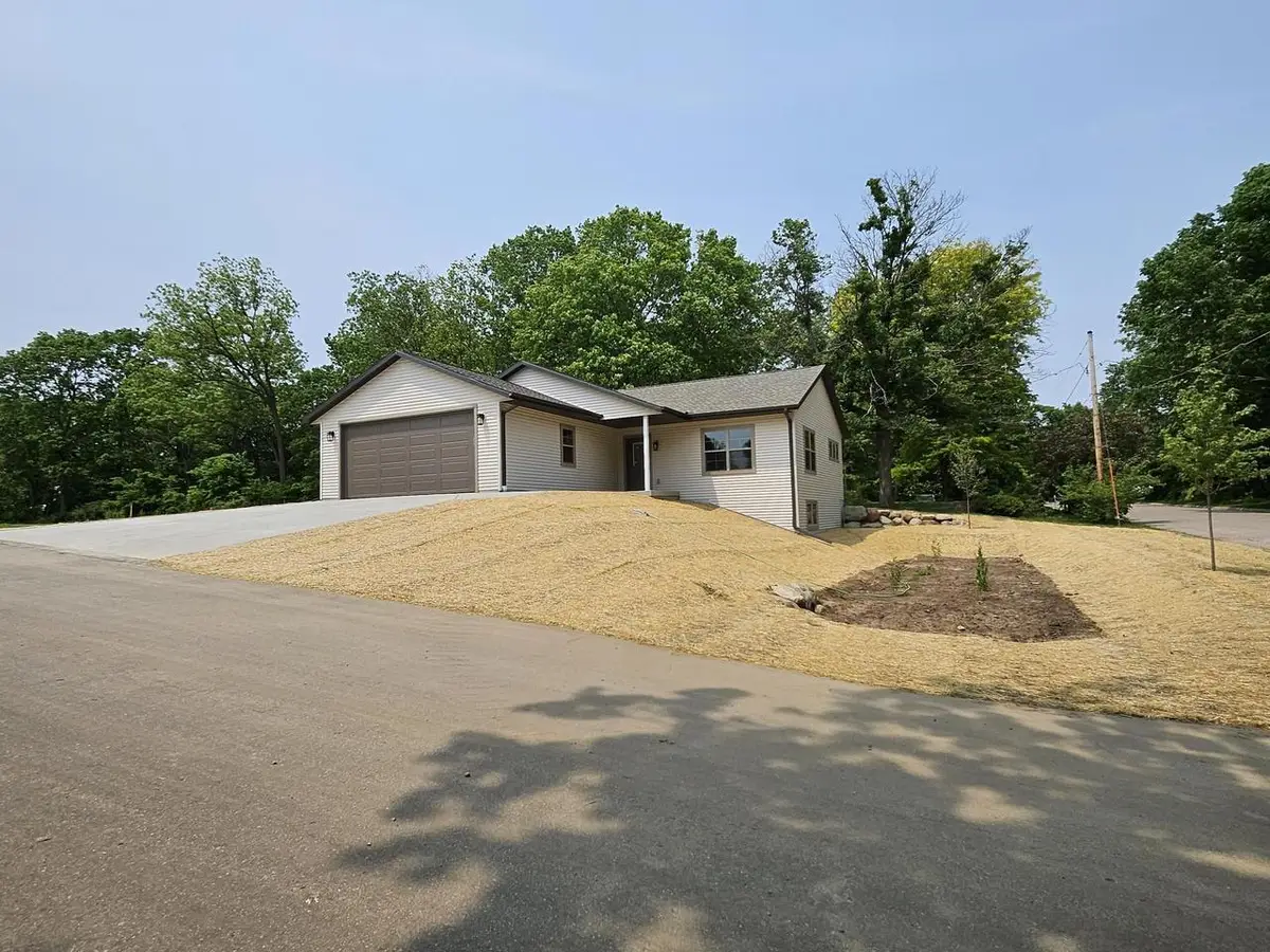 915 Sutherland Avenue, Janesville, WI 53545 - #1