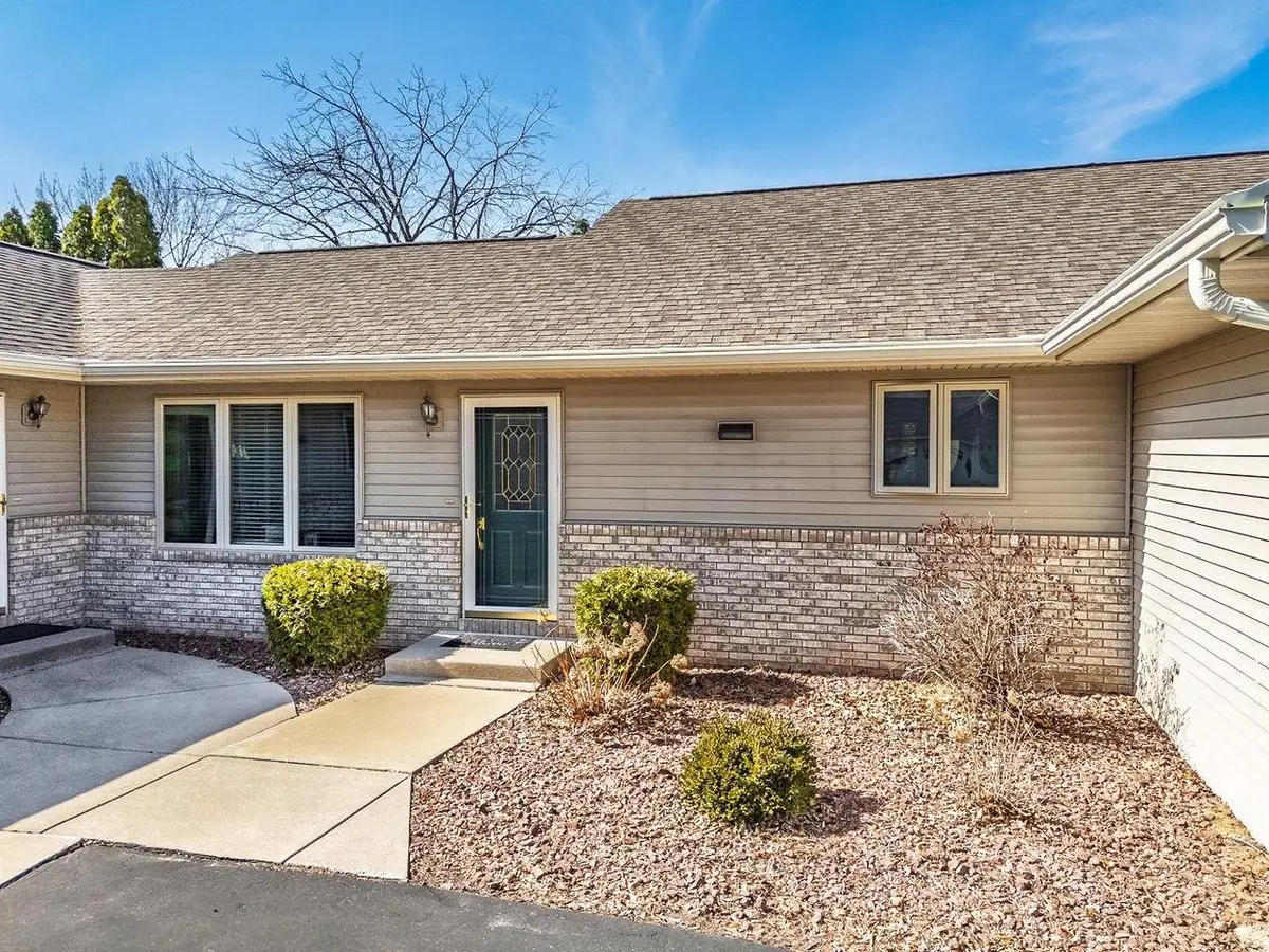 327 N Golf Course Road, Reedsburg, WI 53959 - #1