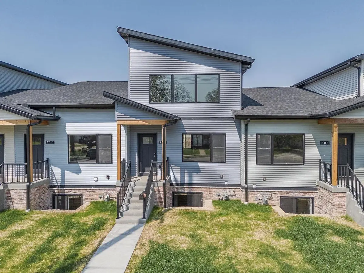 212 S Dewey Avenue, Reedsburg, WI 53959 - #1