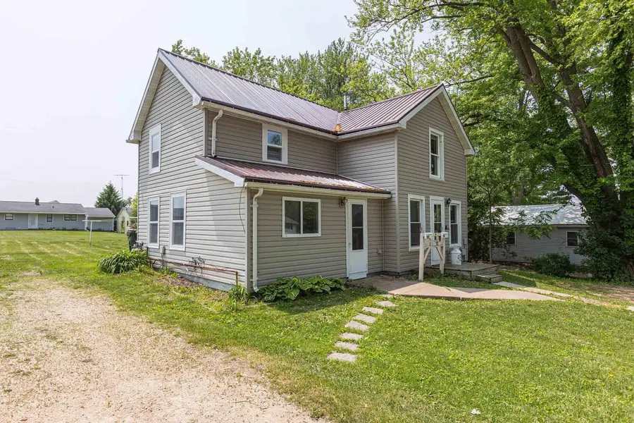 811 E Maple Street, Lancaster, WI 53813 - Image #2