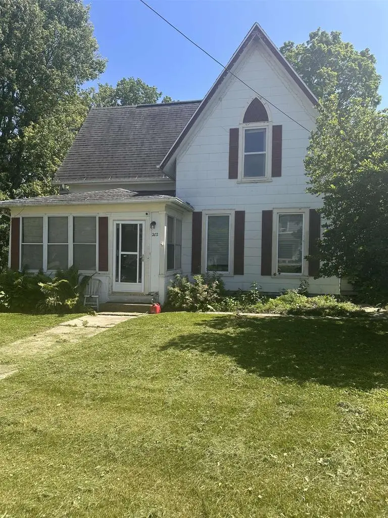 202-204 W Green Street, Fox Lake, WI 53933 - Image #2