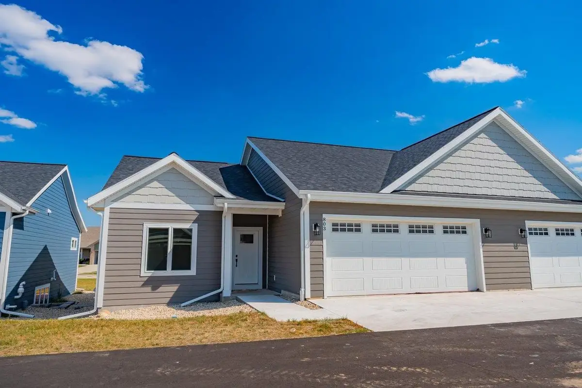 803 Vineyard Court, Cambridge, WI 53523 - Image #1