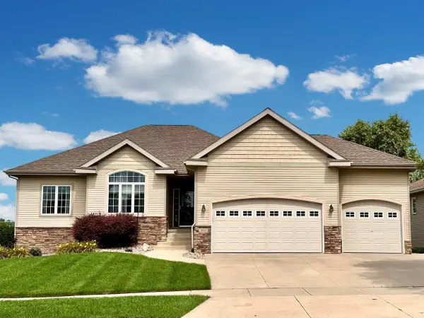 303 North Ridge Drive, Waunakee, WI 53597