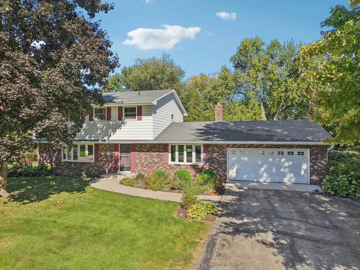 5588 Lavin Way, Waunakee, WI 53597 - Image #1