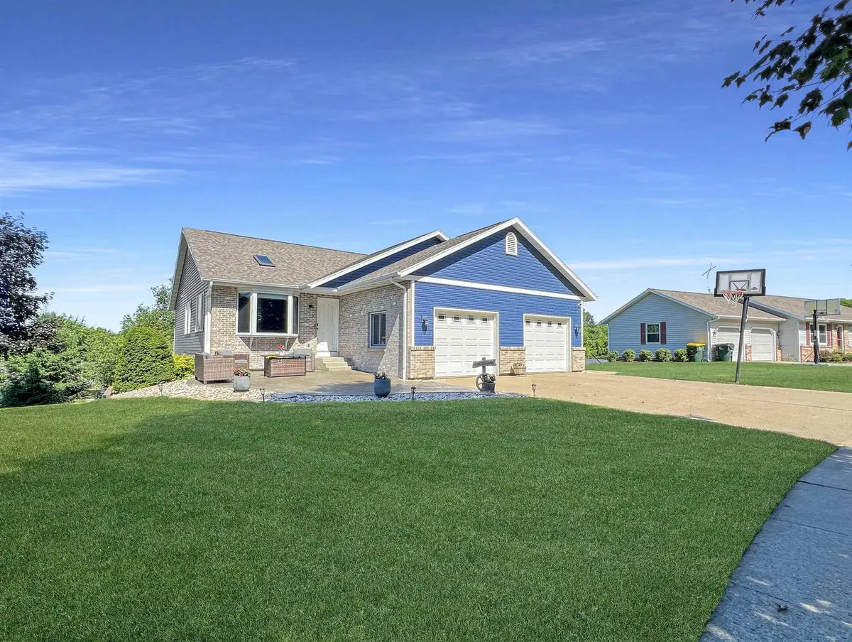 2207 Winfield Drive, Reedsburg, WI 53959 - Image #1