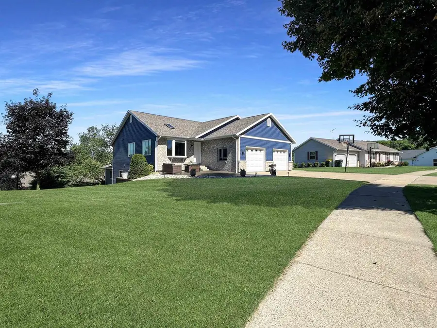 2207 Winfield Drive, Reedsburg, WI 53959 - Image #2