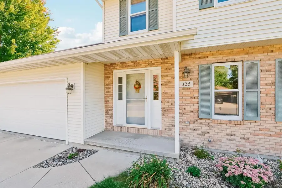 325 Stoney Ridge Trail, Stoughton, WI 53589 - Image #2