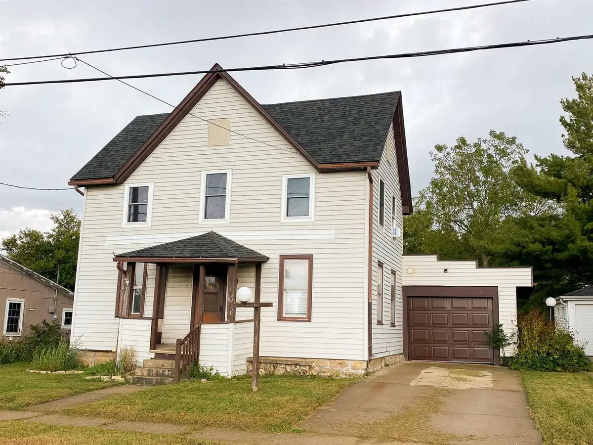 904 Dodgeville Street, Highland, WI 53543 - Image #1