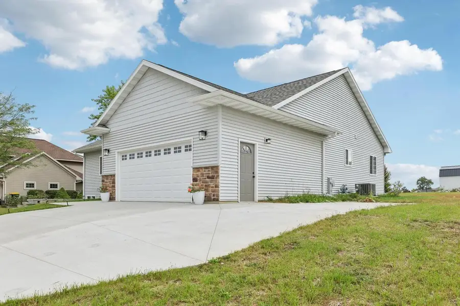 344 Eastridge Circle, Reedsburg, WI 53959 - Image #2