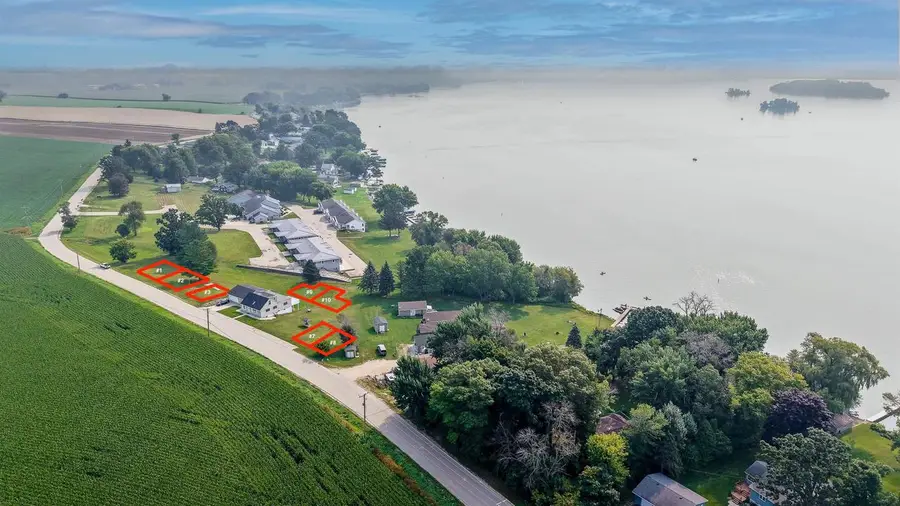 W10723 Blackhawk Trail, Fox Lake, WI 53933 - Image #2