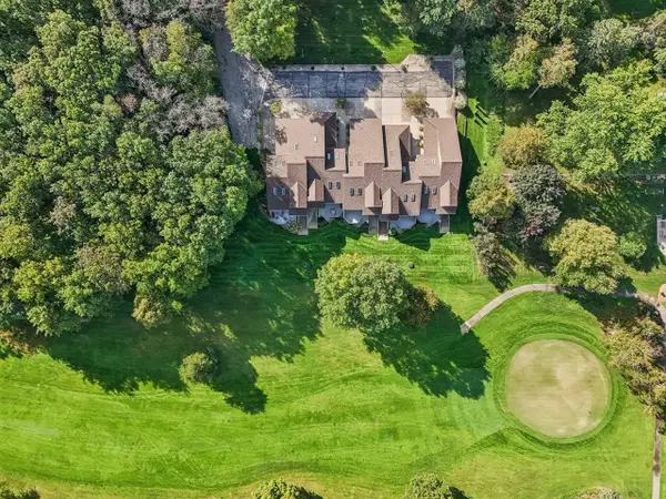 N900 Golf Road, Prairie Du Sac, WI 53578