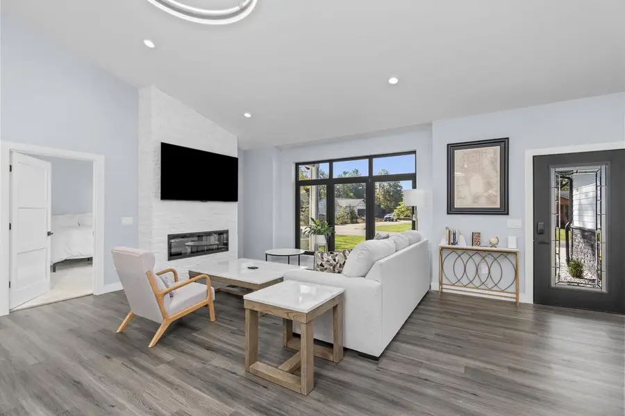 383 Oakbrook Drive, Wisconsin Dells, WI 53965 - Image #3