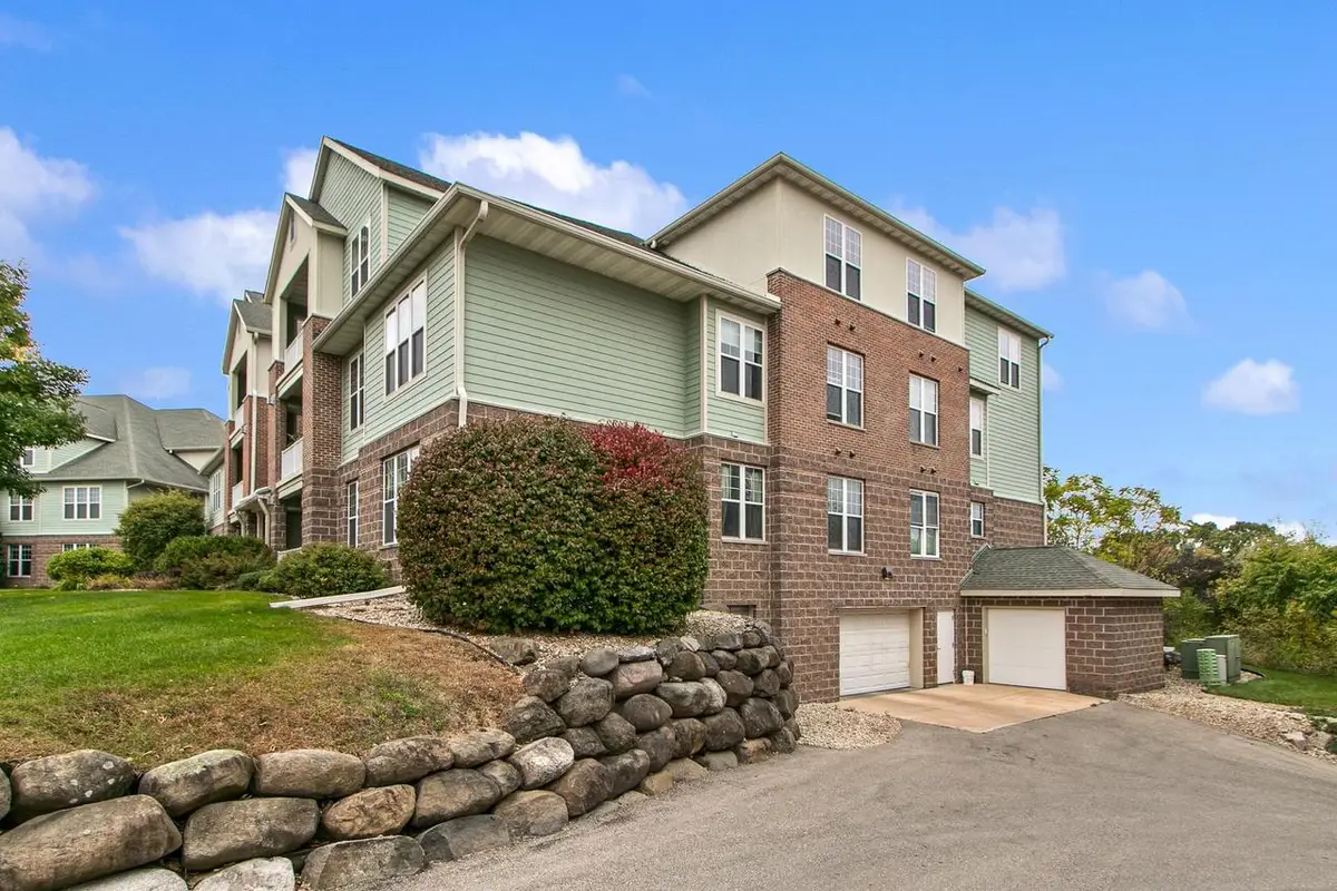 5470 Caddis Bend #102, Fitchburg, WI 53711 - Image #1