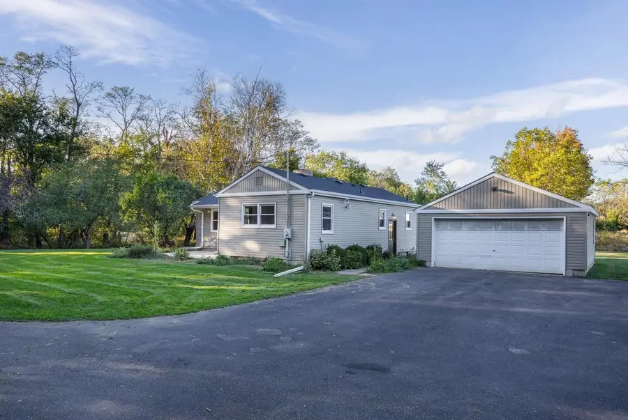 41 E Royal Vale, Edgerton, WI 53534 - Image #2