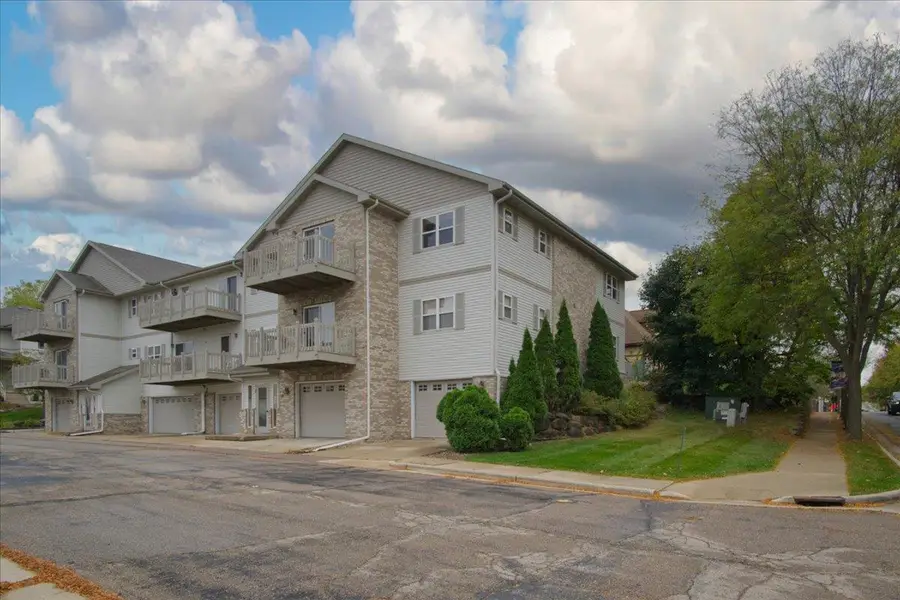 107 Carriage Way, Deforest, WI 53532 - Image #3