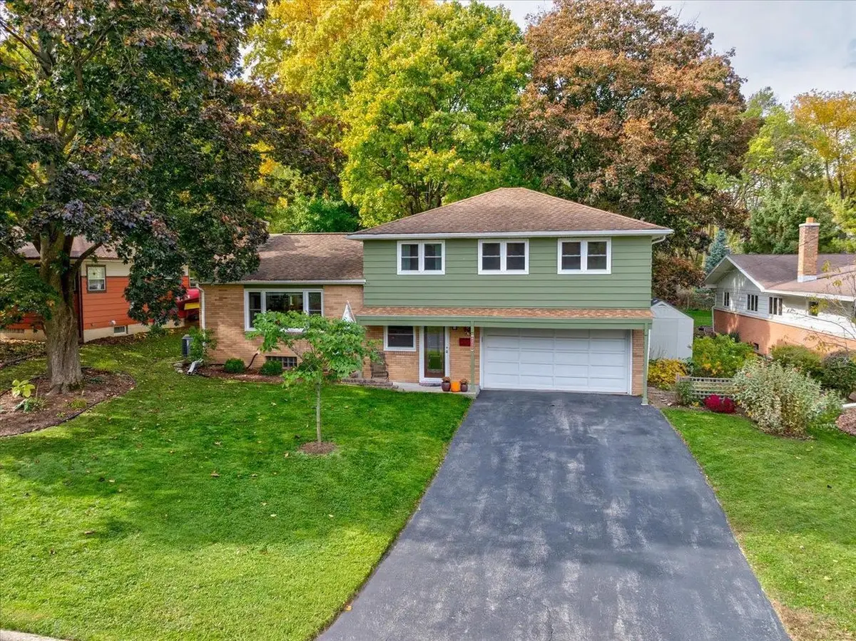 4230 Esch Lane, Madison, WI 53704 - Image #1