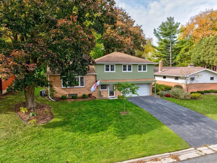 4230 Esch Lane, Madison, WI 53704 - Image #2