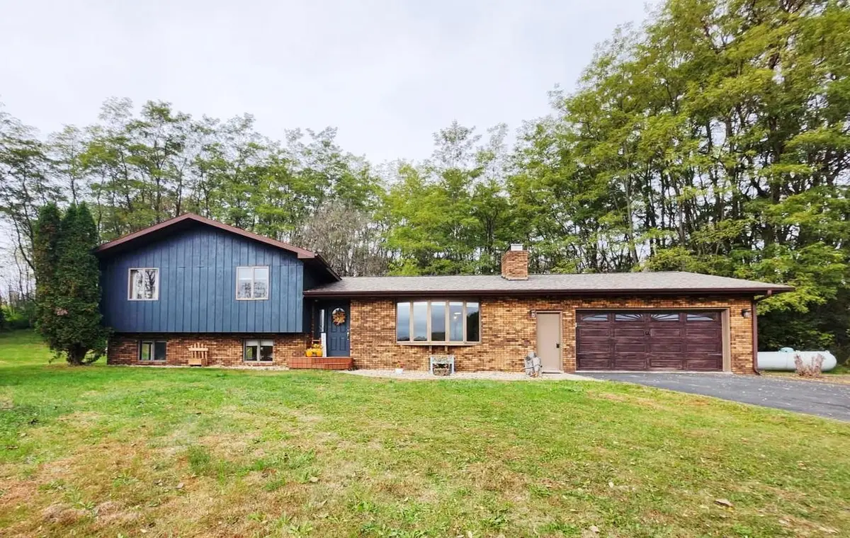 W8938 State Road 82 Road, Elroy, WI 53929 - Image #1