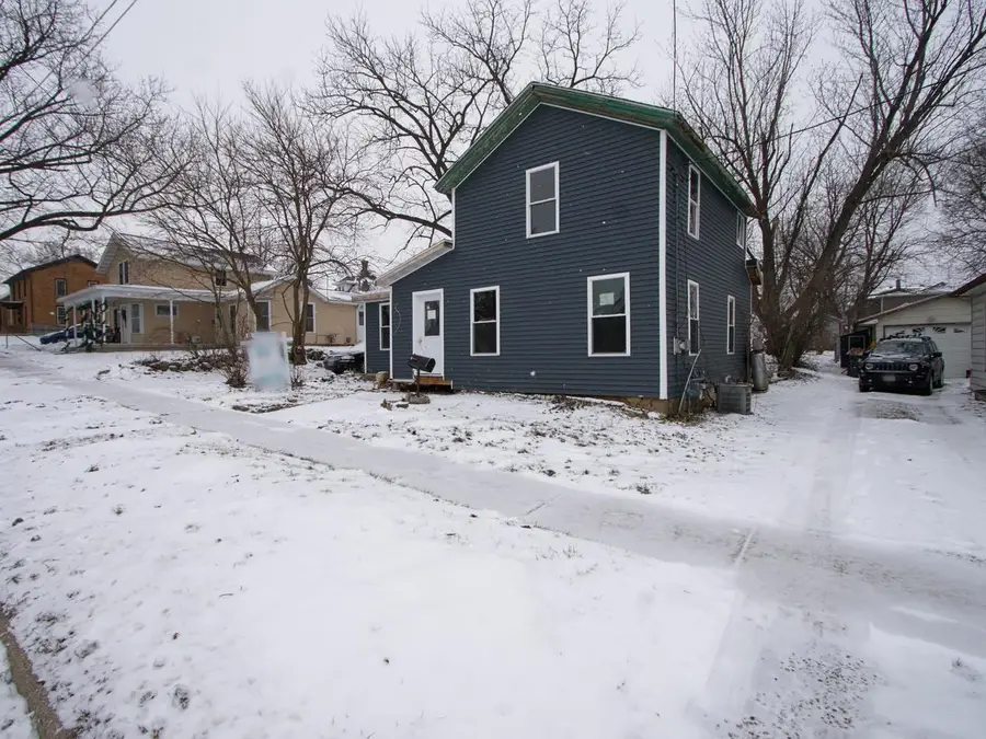 715 17th Avenue, Monroe, WI 53566 - #3