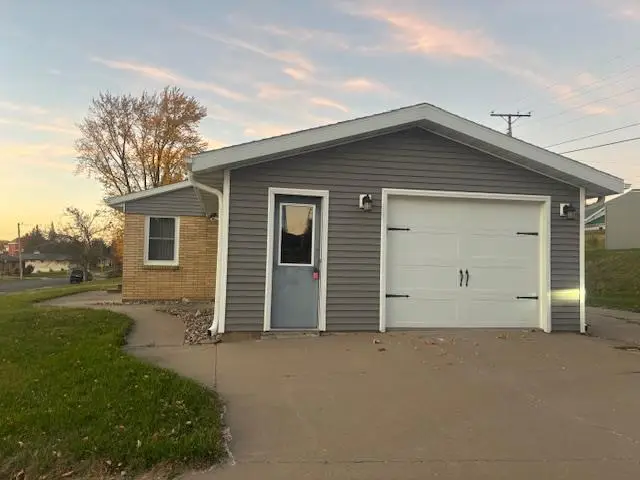 315 Droessler Drive, Dickeyville, WI 53808 - Image #2