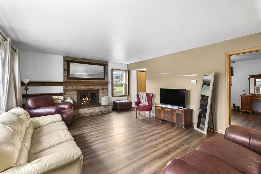 210 Pleasant Drive, Waunakee, WI 53597 - Image #3