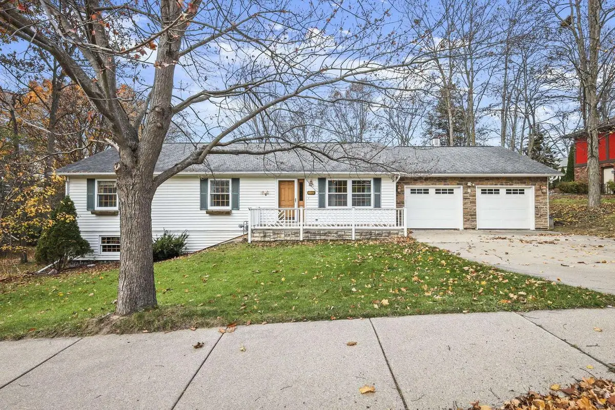 1709 Algonquin Drive, Baraboo, WI 53913 - Image #1