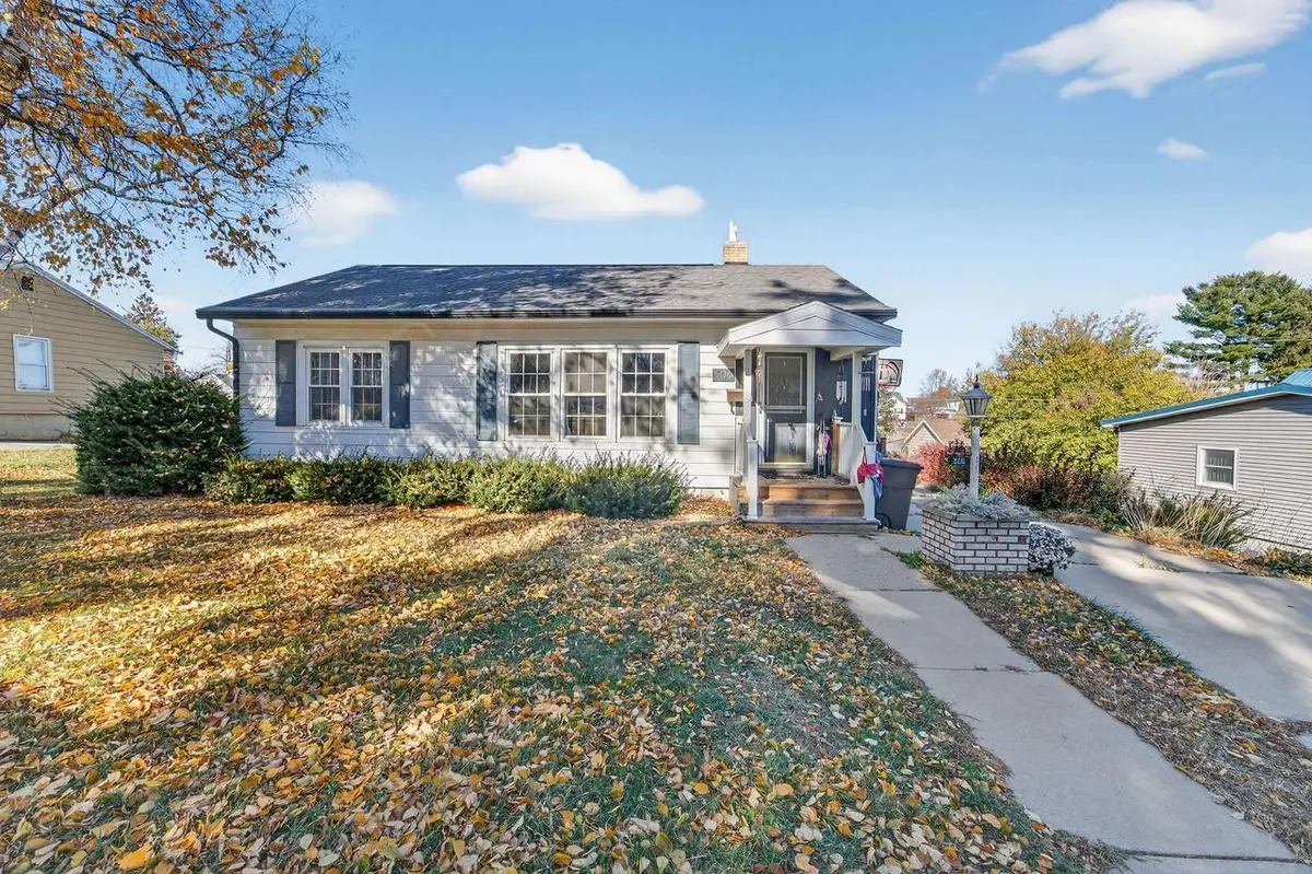 506 W Division Street, Dodgeville, WI 53533 - #1