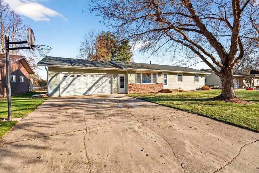 206 Moorland Drive, Markesan, WI 53946 - Image #2