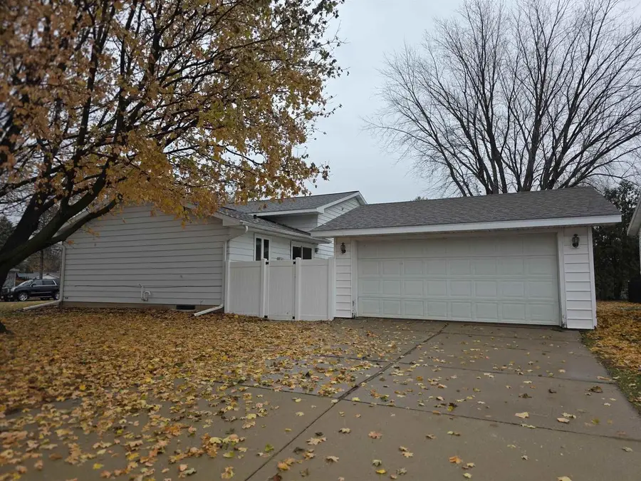 873-875 Lincoln Avenue, Prairie Du Sac, WI 53578 - Image #2