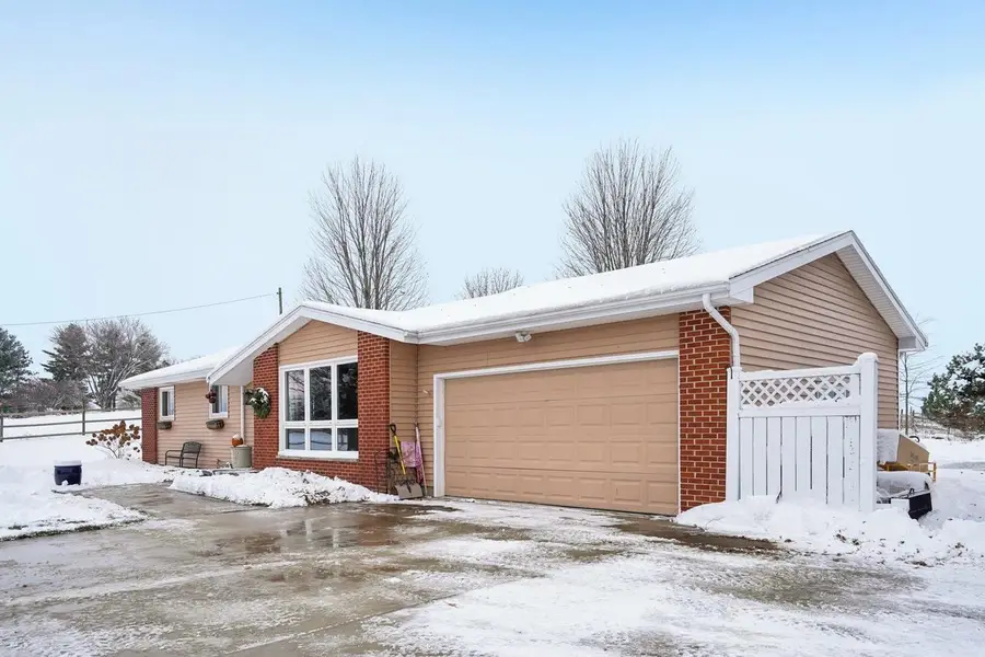 5665 Oak Park Road, Marshall, WI 53559 - Image #2