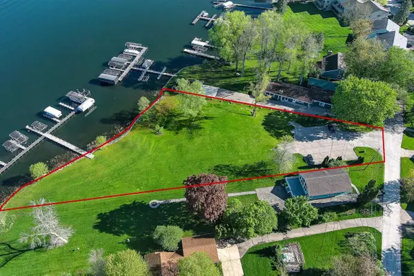 413 Strauss unit 1 Avenue, Green Lake, WI 54941