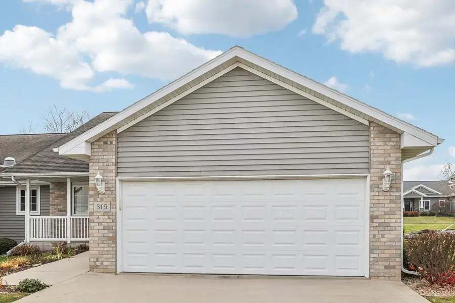 315 Pebble Brook Lane, Lodi, WI 53555 - Image #2