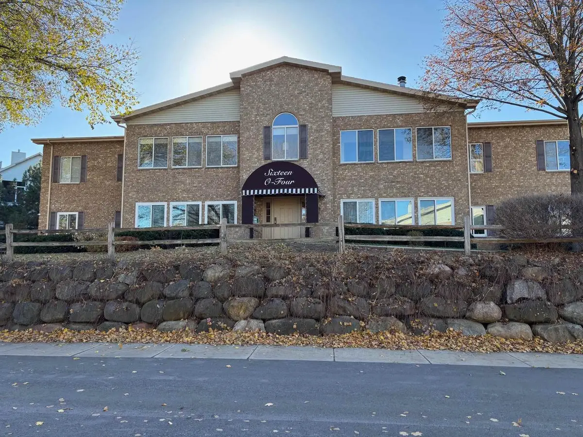 1604 S Golf Glen #H, Madison, WI 53704 - Image #1