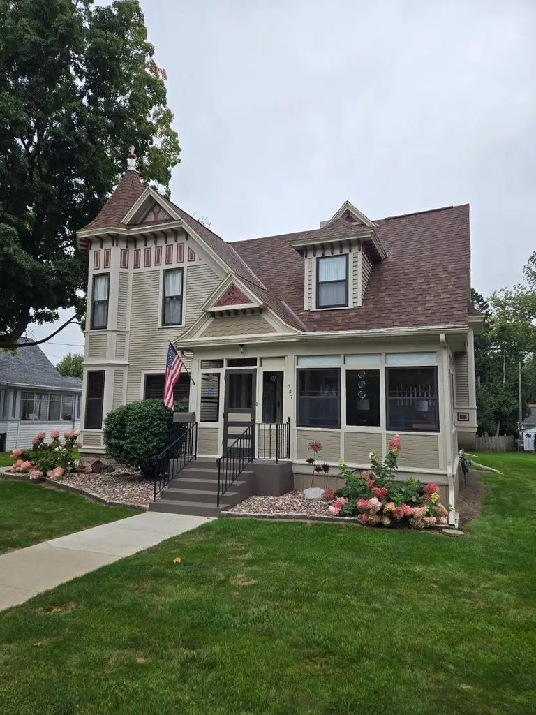 327 Carrington Street, Waupun, WI 53963 - Image #2