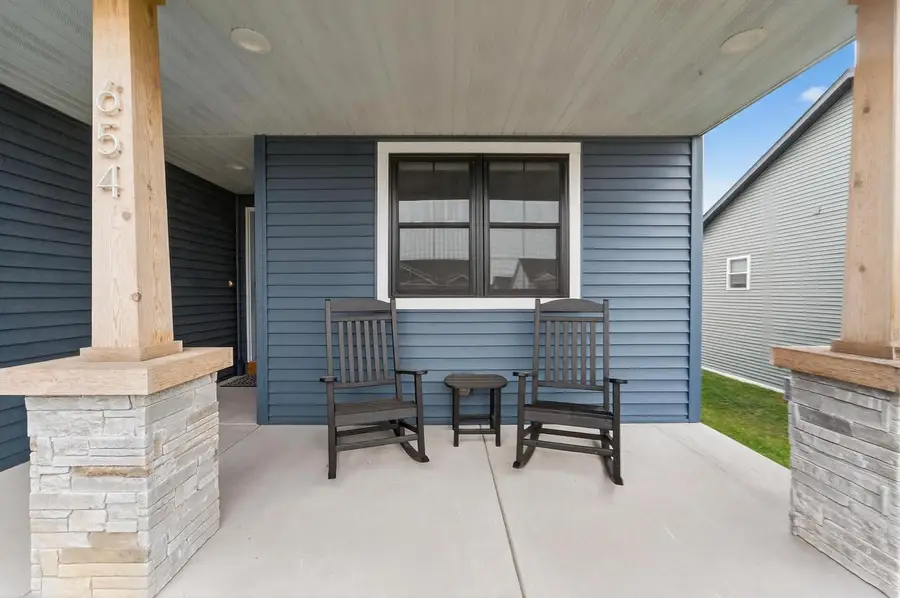 654 Locust Lane, Evansville, WI 53536 - Image #2