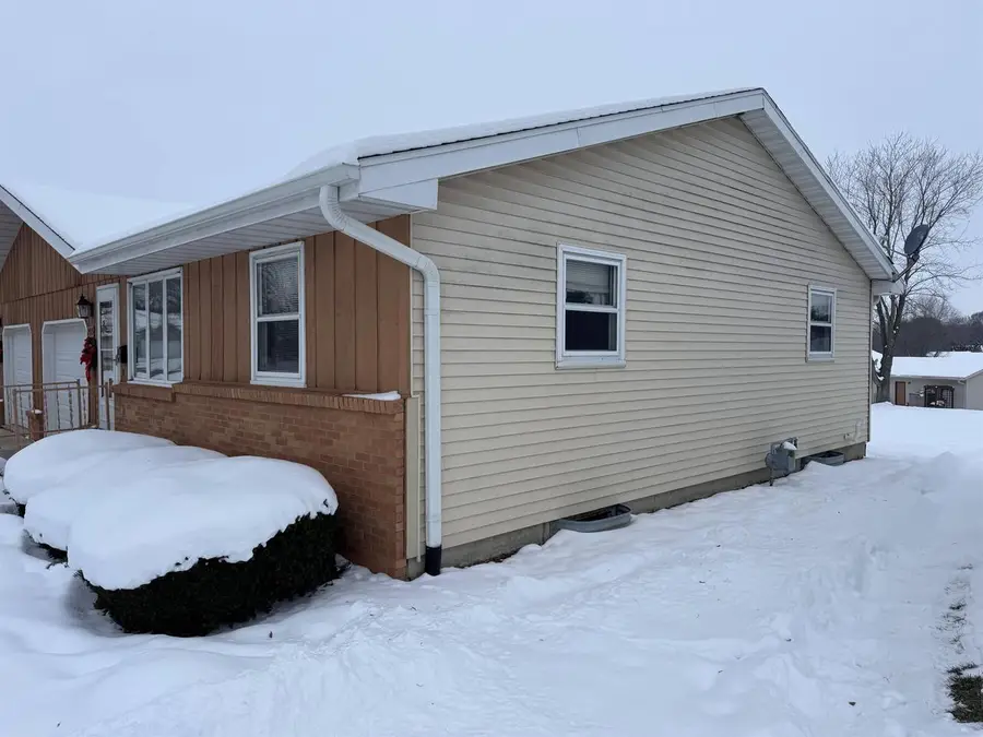 2715 6th Avenue, Monroe, WI 53566 - #2