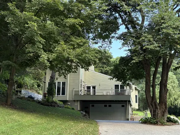 62834 Collins Lane Lane, Prairie Du Chien, WI 53821