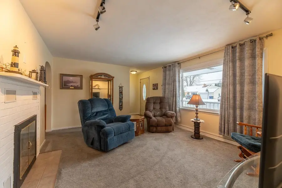 1530 S Oakhill Avenue, Janesville, WI 53546 - Image #2