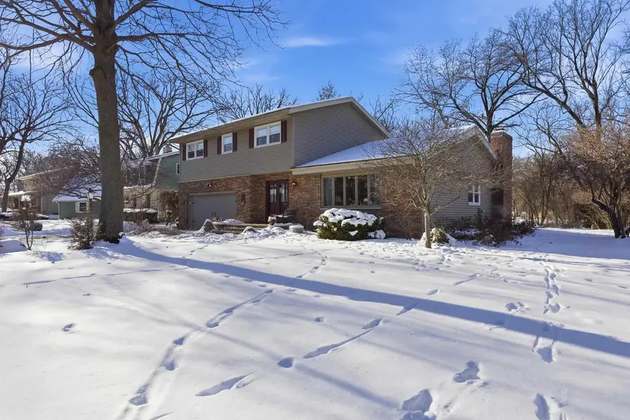 816 Woodview Drive, Sun Prairie, WI 53590 - #2