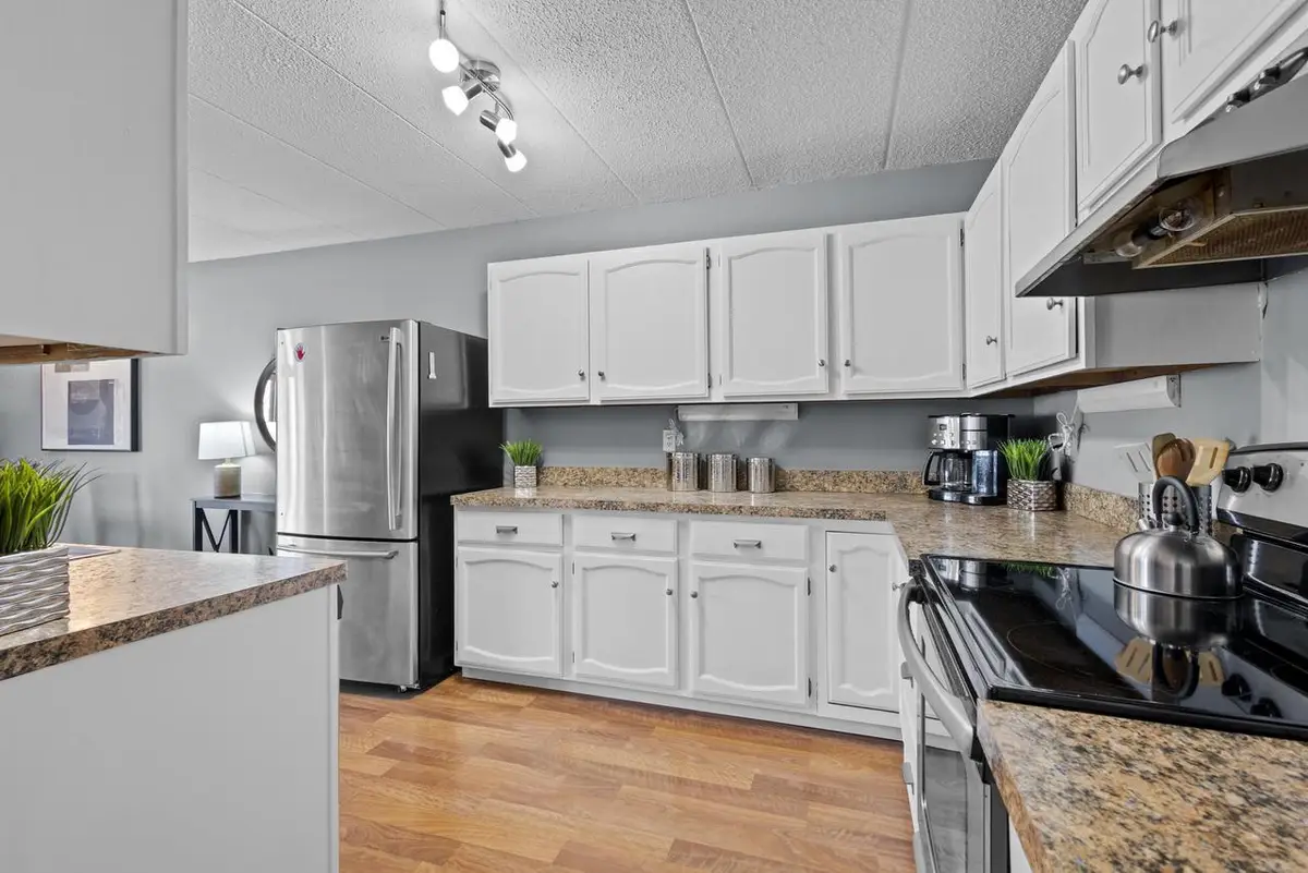 10 MAPLE WOOD Lane #3, Madison, WI 53704 - Image #1