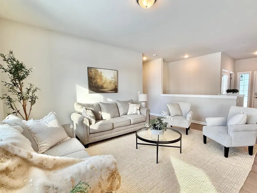 963 Journey Hills Road, Milton, WI 53563 - Image #2