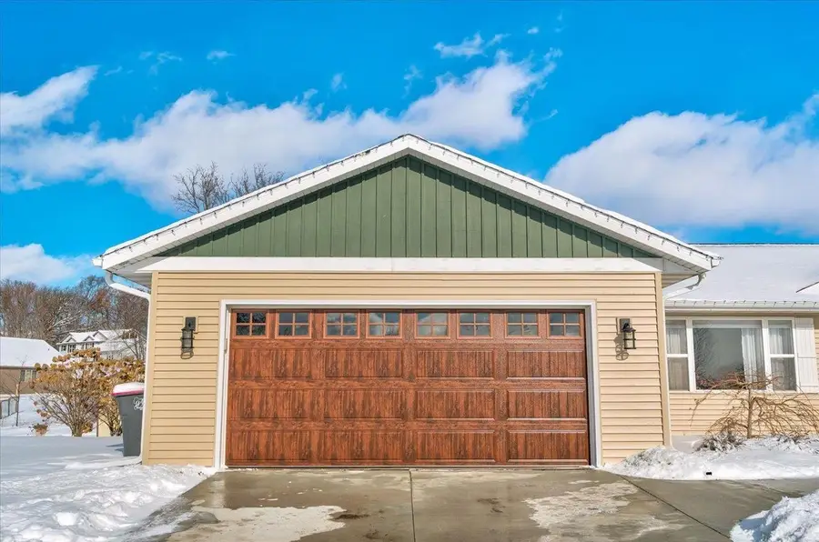 652 E Countryside Drive, Evansville, WI 53536 - #3