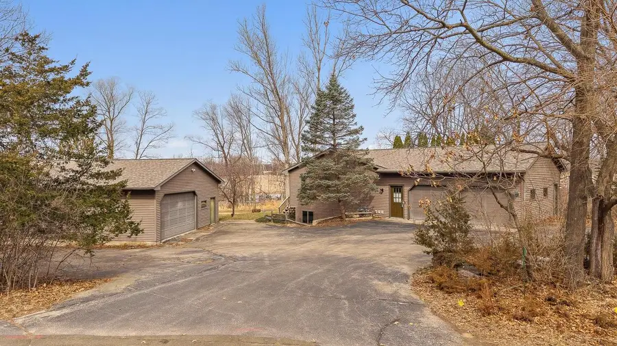 N6333 Suburban Heights Road, Pardeeville, WI 53954 - #2
